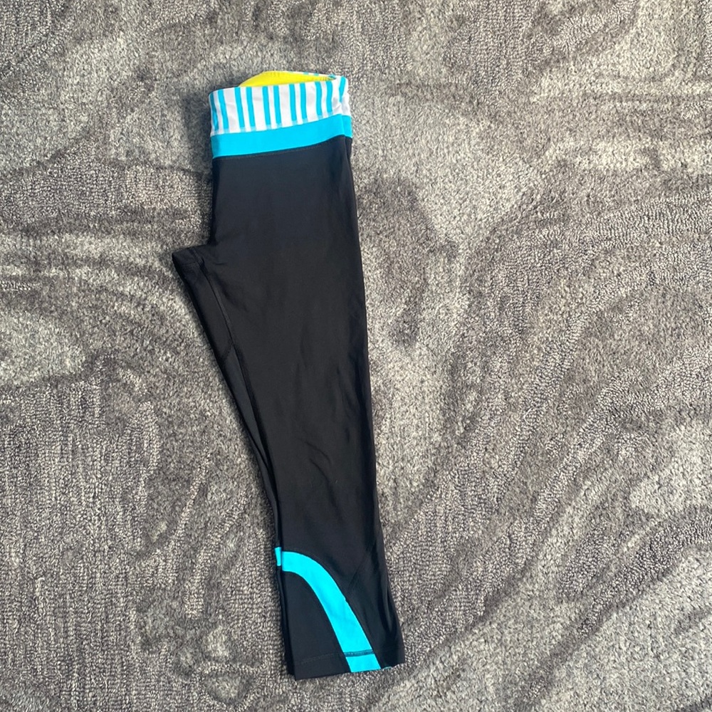 Lululemon cropped pants. Size 6.